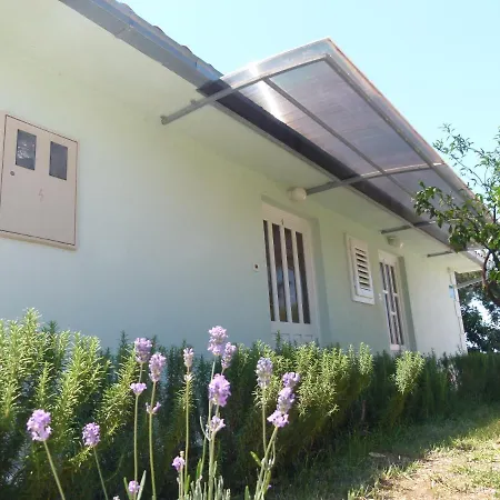Apartamento Bartol With Free Bikes And Great Local Food Trogir